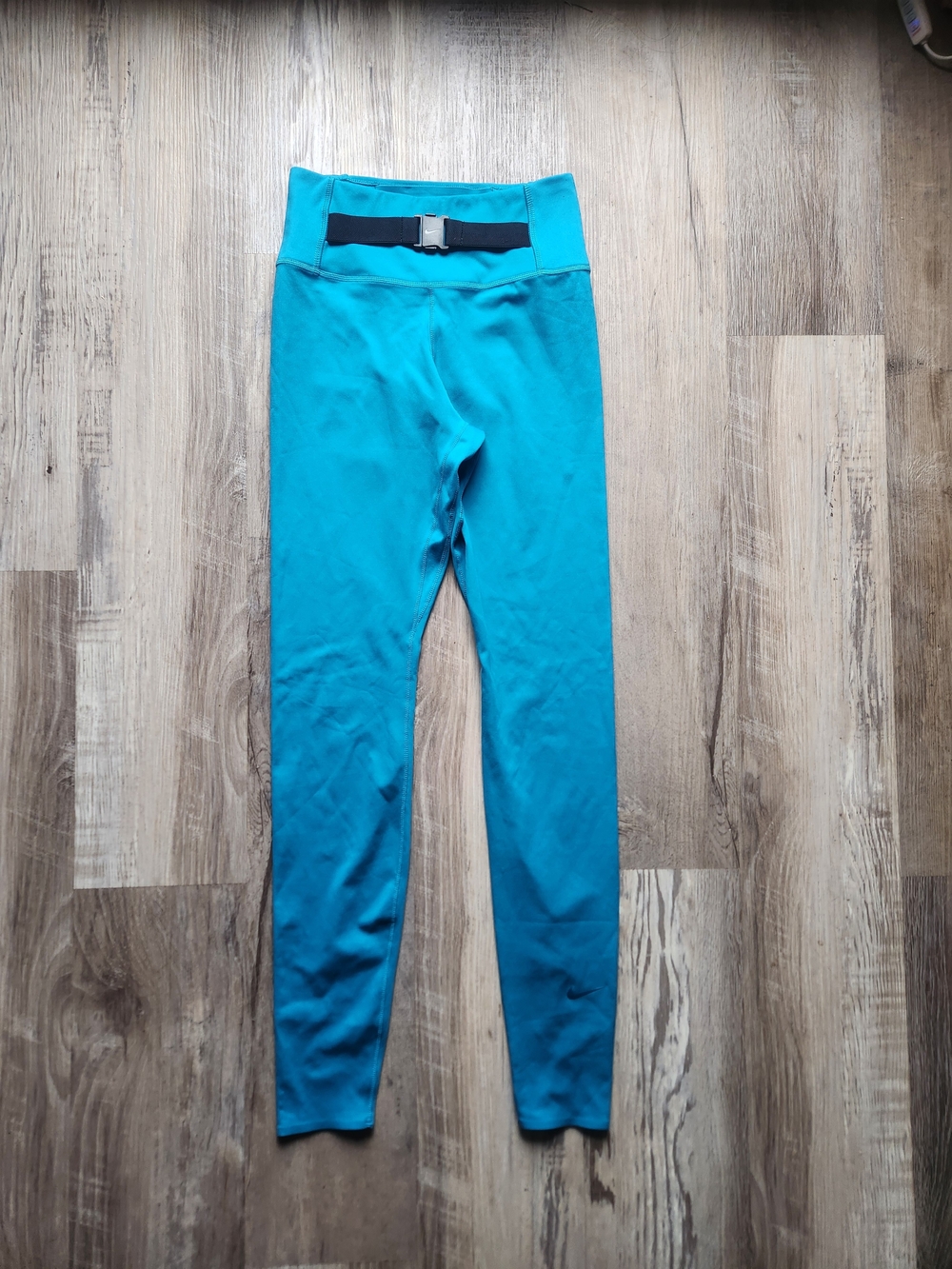 Nike Dri-FIT One Luxe Buckle Mid-Rise Leggings in a Cyber Teal color - Picture 4 of 6
